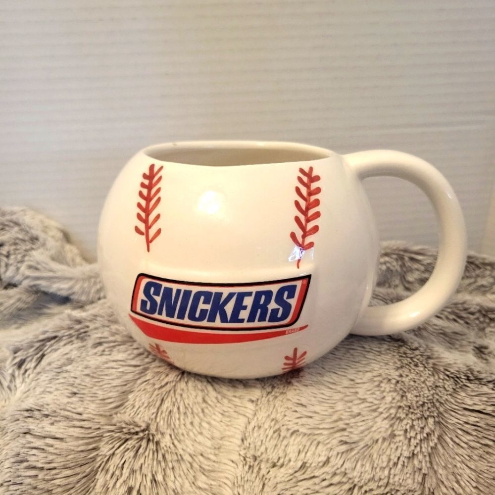 Gallerie baseball snickers mug